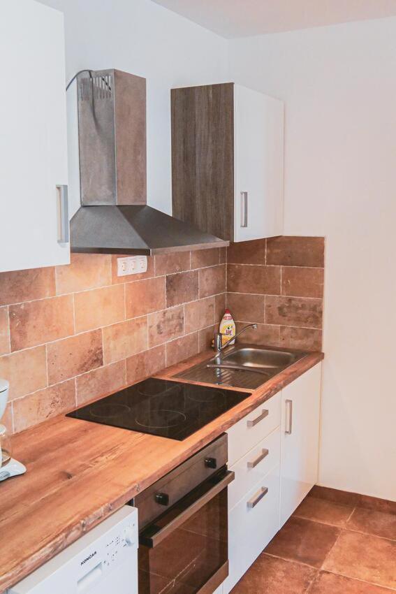 Fully Renovated One Bedroom Apartment With A Seaview - A Sevid Eksteriør billede